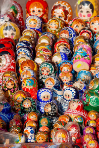 俄罗斯传统嵌套的娃娃娃。娃娃当游客纪念品发售