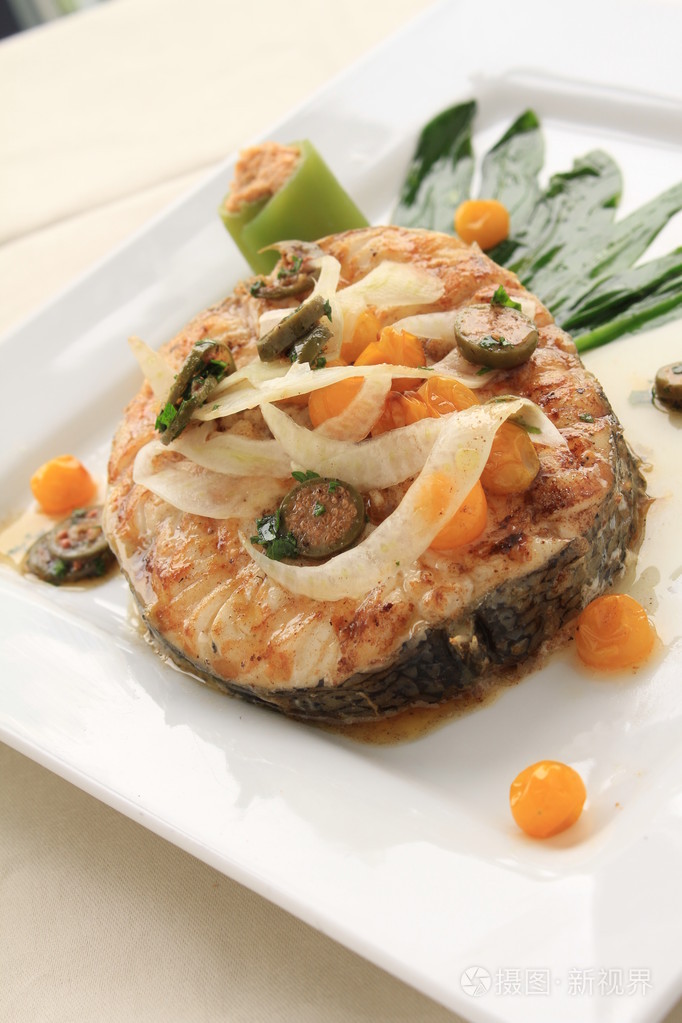 健康的镀金的鱼餐