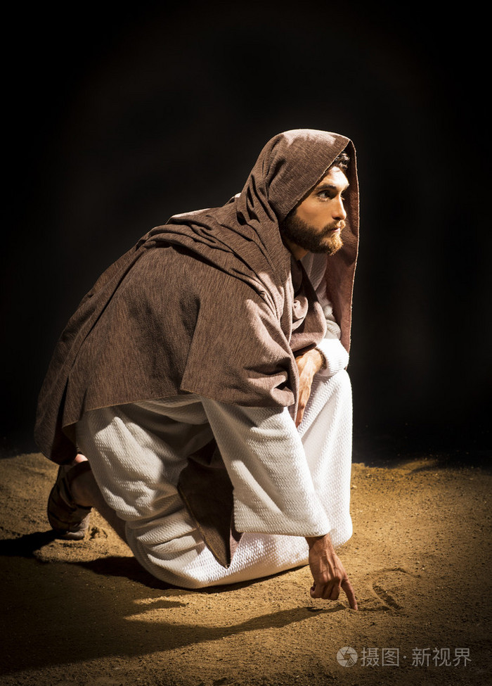 耶稣祷告在黑色背景上