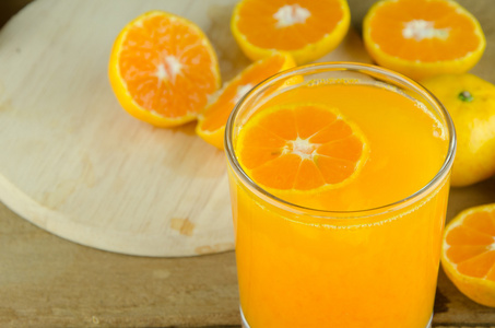 饮料橙色水果和果汁