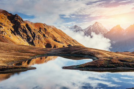 在群山如画的风景。上斯瓦涅季，格奥尔格 