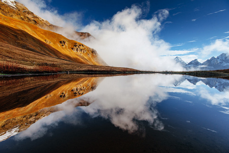 在群山如画的风景。上斯瓦涅季，格奥尔格 