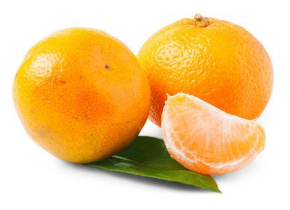 孤立在白色背景上的两个橘子