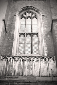 在英国伦敦旧扇窗户砖和玻璃墙