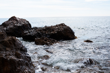 石头在大海或海洋