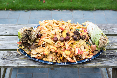 堆肥塑料堆肥厨余垃圾照片