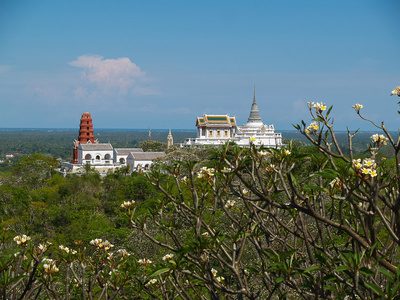 泰国佩查布里的 phra nakhon khiri 历史公园, 考王宫山顶上的庙宇