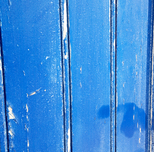 希腊回家质地的蓝色古董老木门在 santori