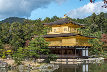 市的京都，日本，称为金阁寺的金色大厅