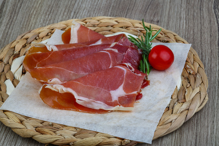 西班牙的传统小吃Jamon