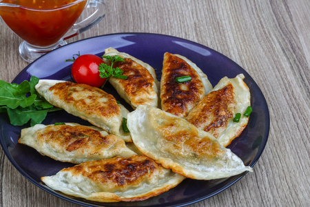 日本传统美食油炸 gyoza