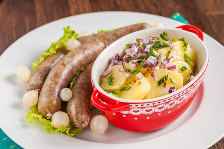 香肠配土豆维也纳香肠配土豆沙拉照片
