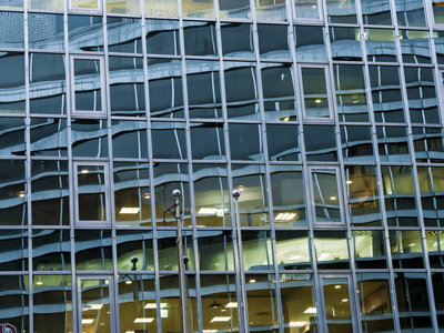 现代办公大楼玻璃窗
