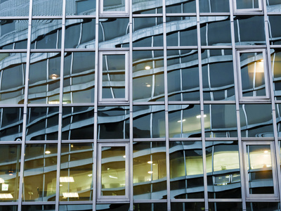 现代办公大楼玻璃窗