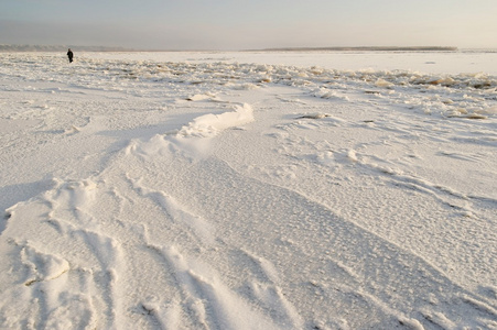 北德维纳河被冰覆盖