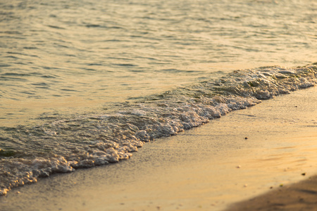 在海滩上美丽的夕阳