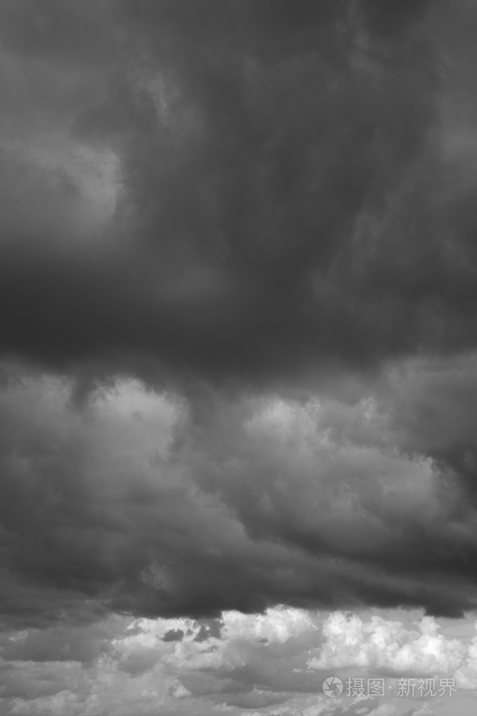 暴风雨的天空, 雨