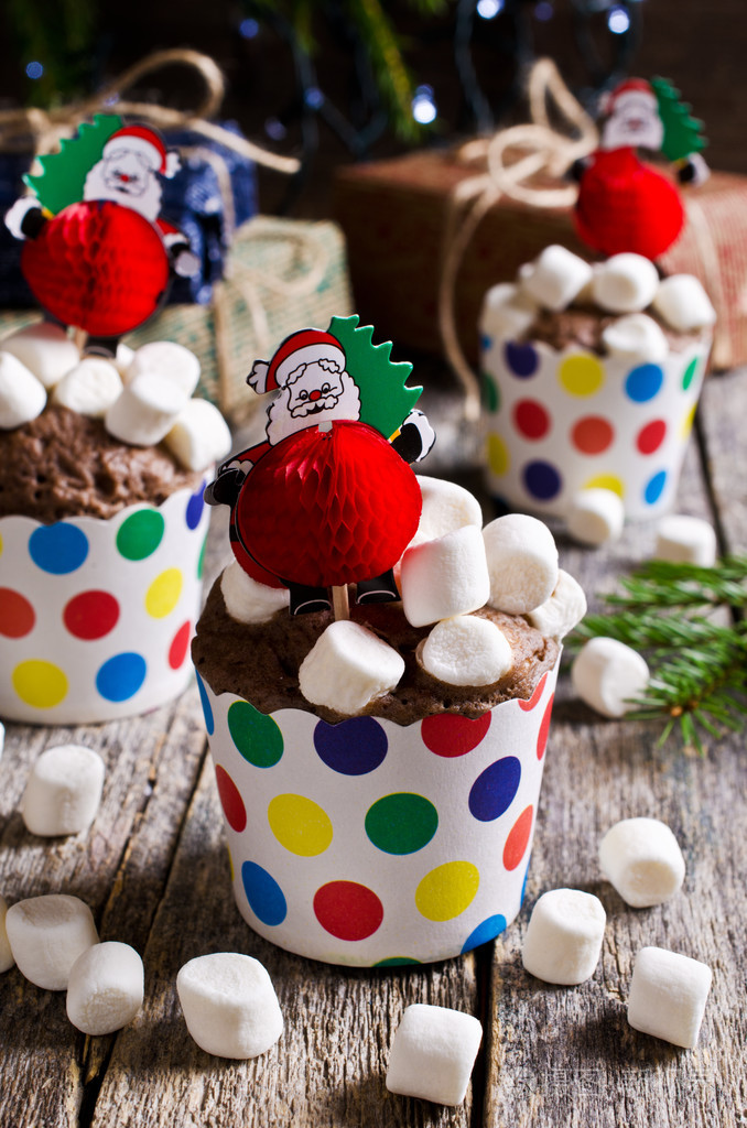 与棉花糖纸杯蛋糕