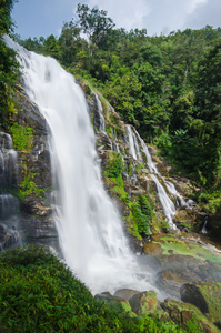 Wachirathan 瀑布在茵他侬国家公园