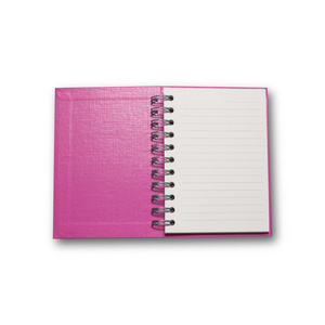 孤立在白色背景上的粉红色笔记本