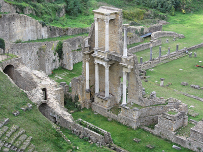 沃尔泰拉，意大利托斯卡纳省比萨的仿古罗马圆形剧场的废墟