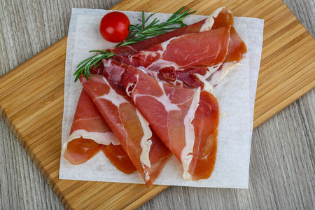 西班牙的传统小吃Jamon