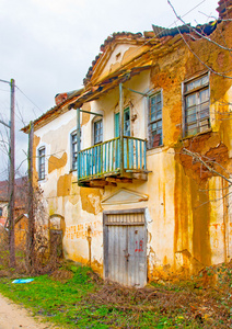 老房子在被遗弃的村庄