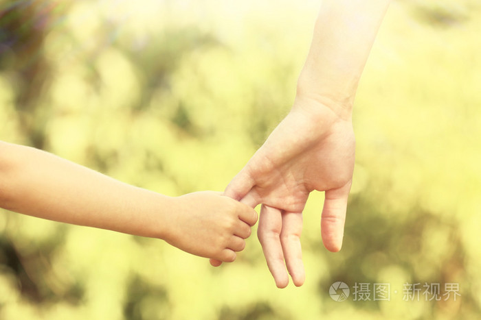 父亲和女儿的手