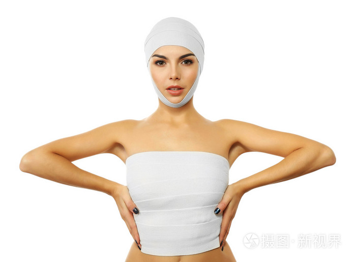 美丽的女人用弹性绷带