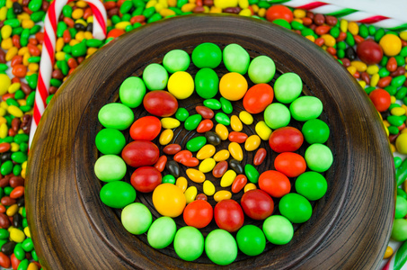 明亮的多彩色的糖果甜食图片