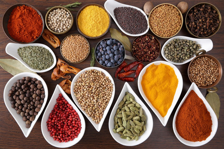丰富的芳香丰富多彩, 芳香香辛料照片