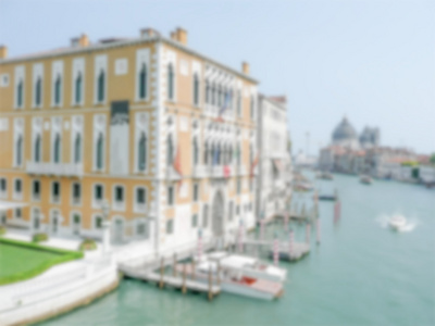 在威尼斯的大运河景观的背景中被击败