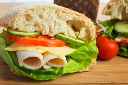 健康的三明治与蔬菜