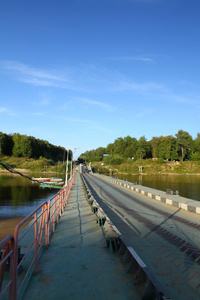 苏拉河对岸的庞通桥