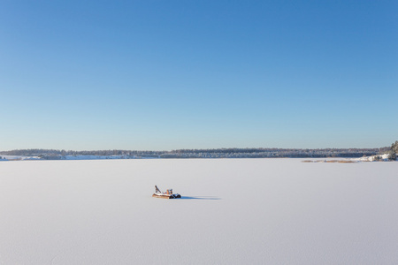 雪和冰的冰的湖