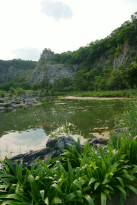 景观湖，森林，天空