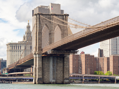 布鲁克林大桥和在纽约曼哈顿下城天际线