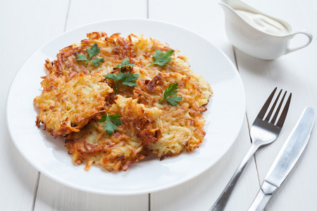 土豆煎饼或latke美味的纯素食物收据