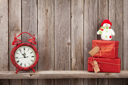 圣诞礼品盒 雪人和闹钟