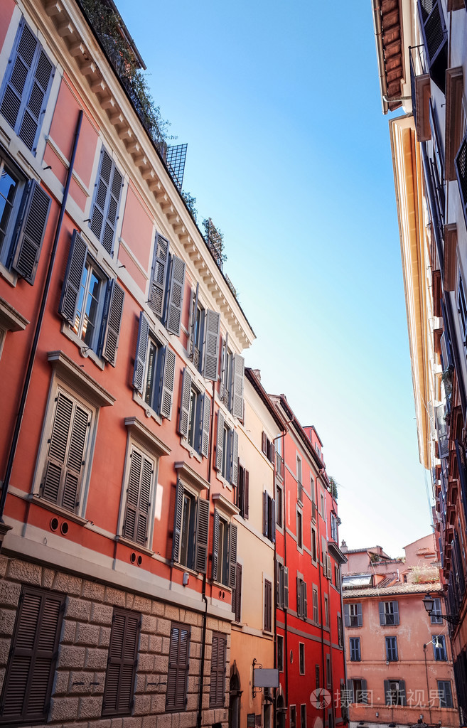 传统的旧建筑物街景在罗马,意大利