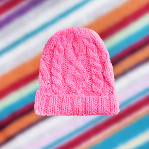 粉色的针织的帽子