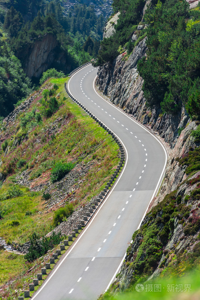 山区道路转弯