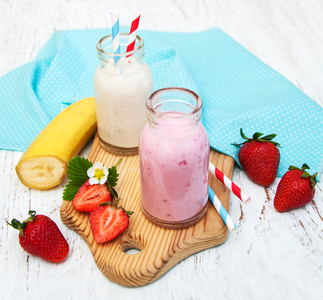 香蕉和草莓酸奶图片