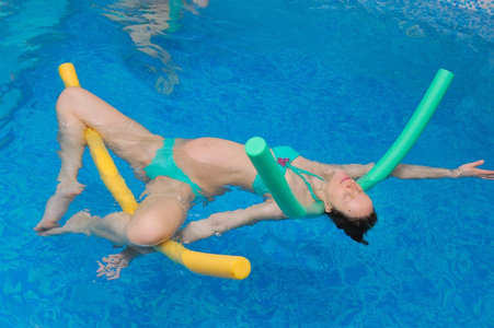 水中瑜伽孕妇
