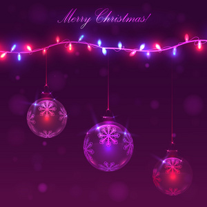 用光的花环和球圣诞紫色背景