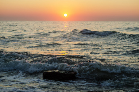 海浪对落日