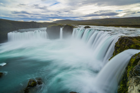 在冰岛的美丽 Godafoss 瀑布。