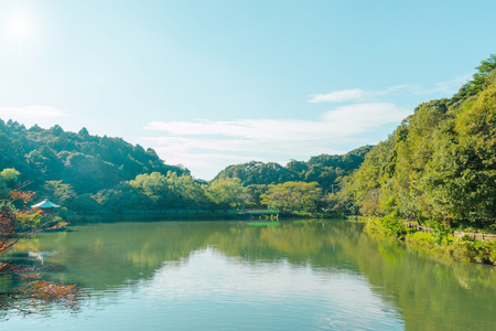 翡翠山雄伟湖