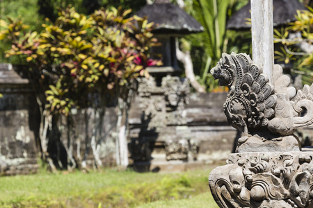 寺中，巴厘岛上美丽的阳光灿烂的日子