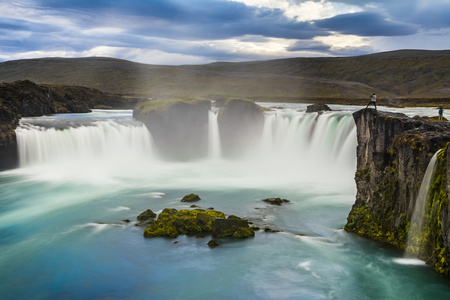 在冰岛的美丽 Godafoss 瀑布。